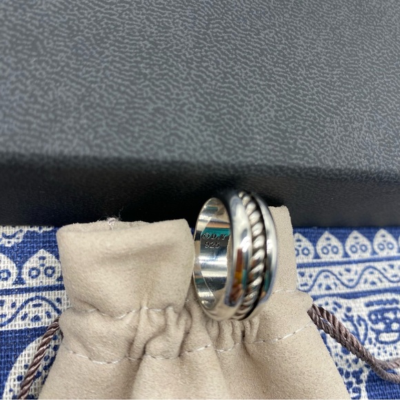 Womens Size 8 Cable Inset Band Ring'in Sterling
Silver - Picture 3 of 9